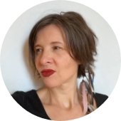 Niky Melia lektorka vědomého tance host webináře Tvoření tě promění Předá nám možnosti, jak se naladit na svůj kreativní proud skrze tanec a pohyb.