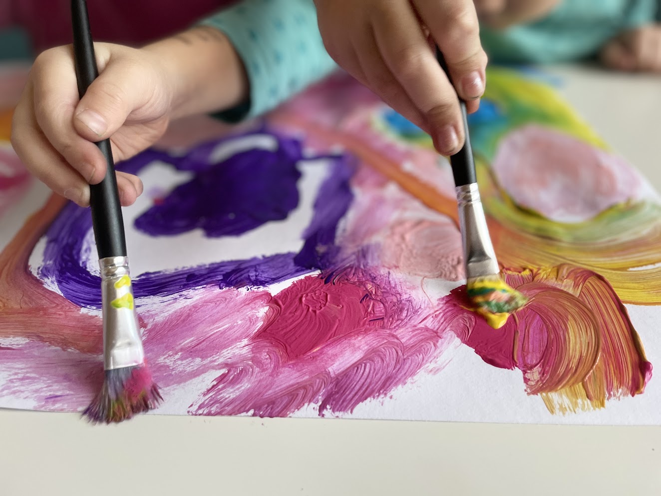 Webinář zdarma výtvarné lektorky prožitkových kurzů Radky Rubešové s názvem 5 výtvarných materiálů které nadchnou i zklidní vaše děti již 10. 4. 2024 - malování barvami